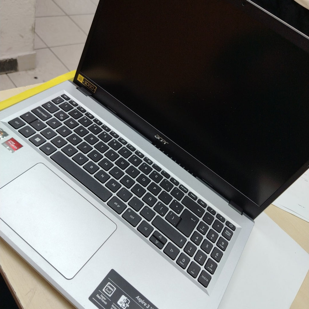LAPTOP ACER ASPIRE 3 A315-24P-R841 (2023) 512 GB SSD 8 GB RAM (SEMINUEVO)