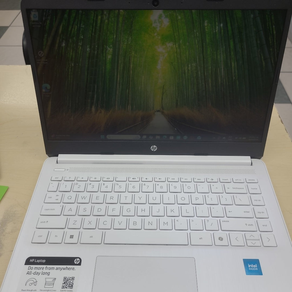 LAPTOP HP 14-DQ0003DX 64 GB SSD 4 GB RAM (SEMINUEVO)