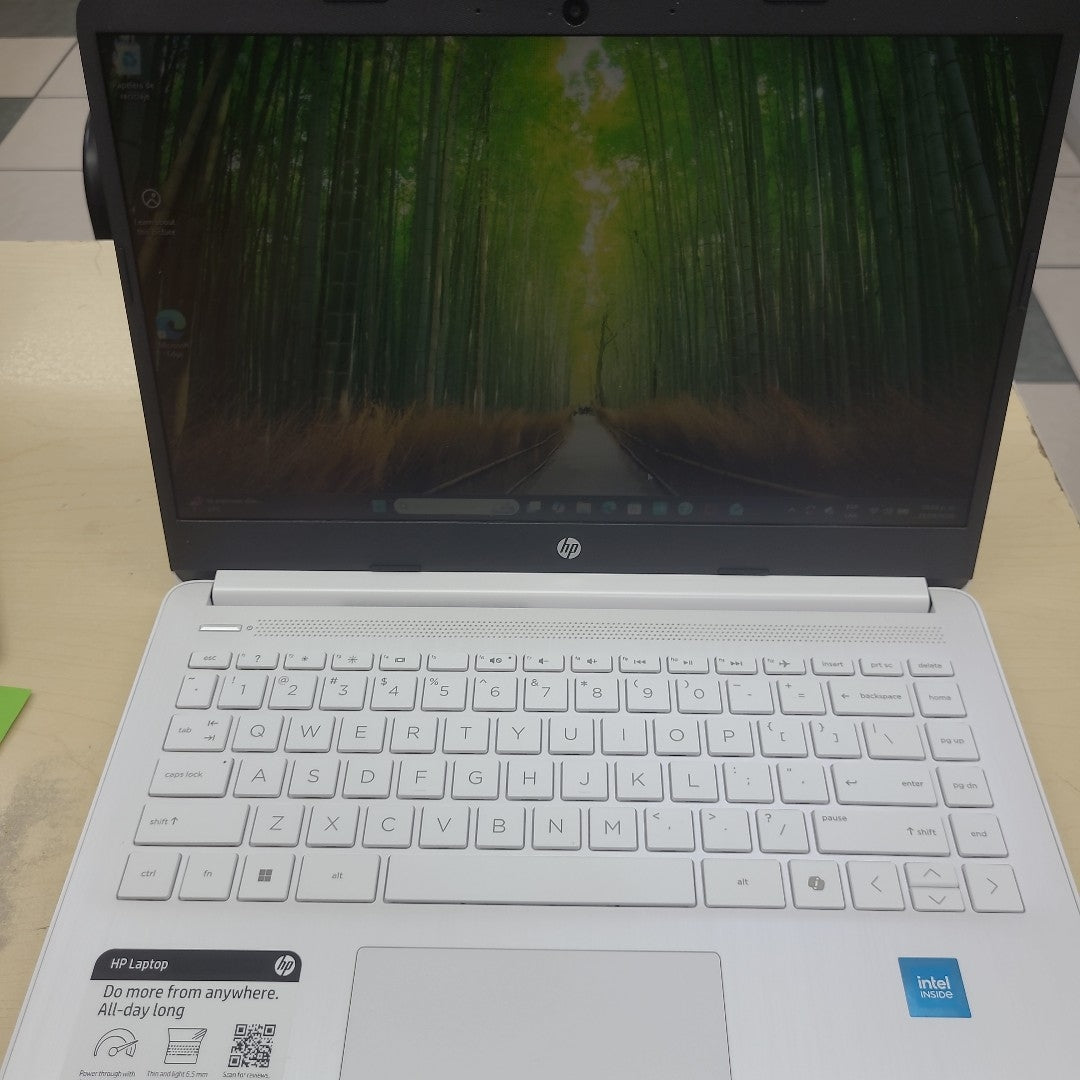 LAPTOP HP 14-DQ0003DX 64 GB SSD 4 GB RAM (SEMINUEVO)