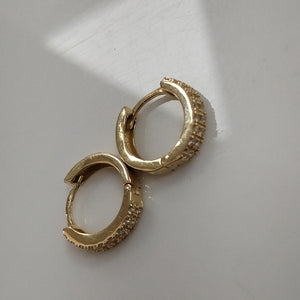 ARETES HUGGIES C CIRCONIA 14K 1.8 GR (NUEVO)