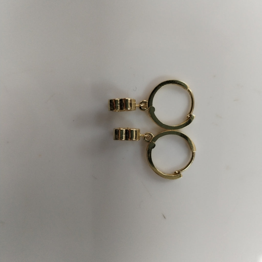 ARETES ARRACADAS CON DIJE 14K 2.4 GR (NUEVO)