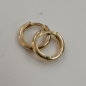 ARETES HUGGIES LISAS 14K 1.3 GR (NUEVO)