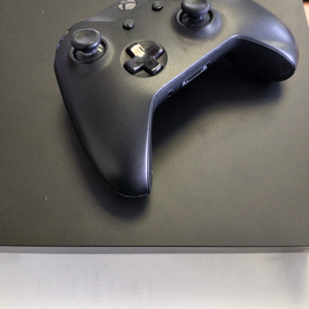 CONSOLA DE VIDEOJUEGO MICROSOFT XBOX ONE X 1 TB (SEMINUEVO)