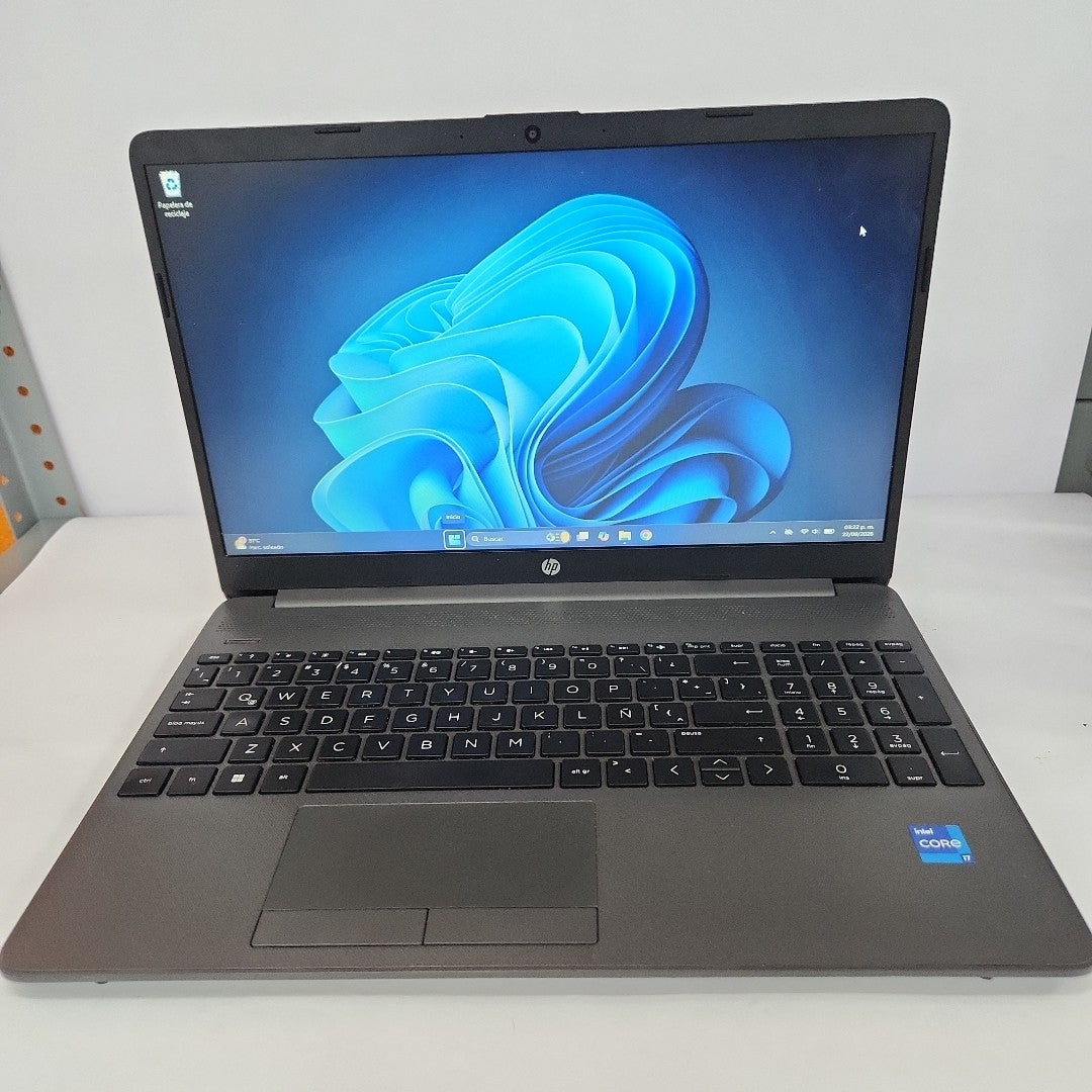 LAPTOP HP 250 G8 (2023) 512 GB SSD 8 GB RAM (SEMINUEVO)