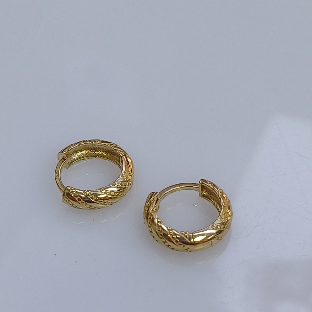 HUGGIES ORO 14K 2.4 (NUEVO)
