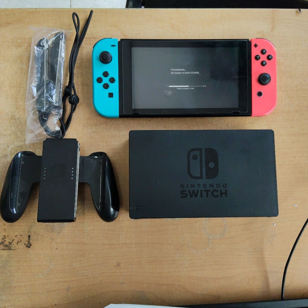 CONSOLA DE VIDEOJUEGO NINTENDO SWITCH 1.1 32 GB (SEMINUEVO)