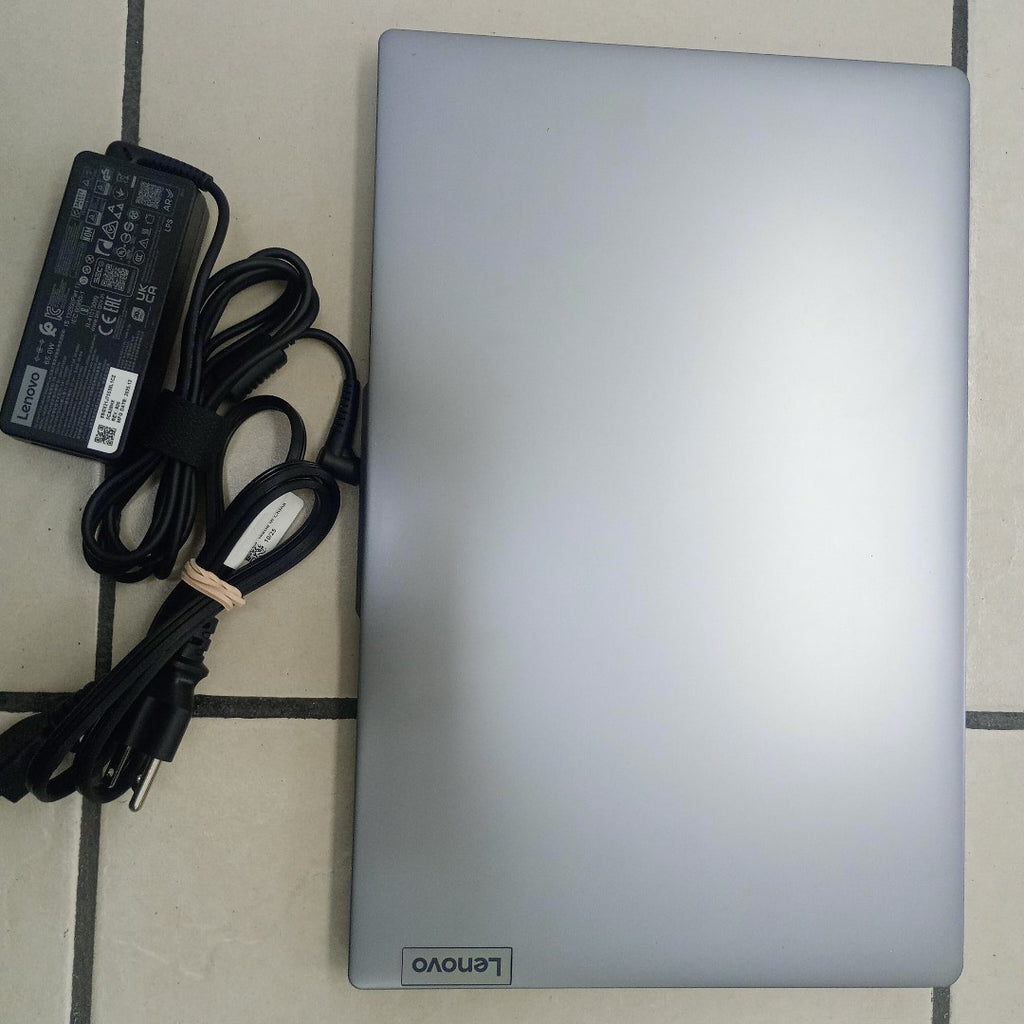 LAPTOP LENOVO IDEAPAD SLIM 3 15IRU8 (2026) 512 GB SSD 8 GB RAM (SEMINUEVO)