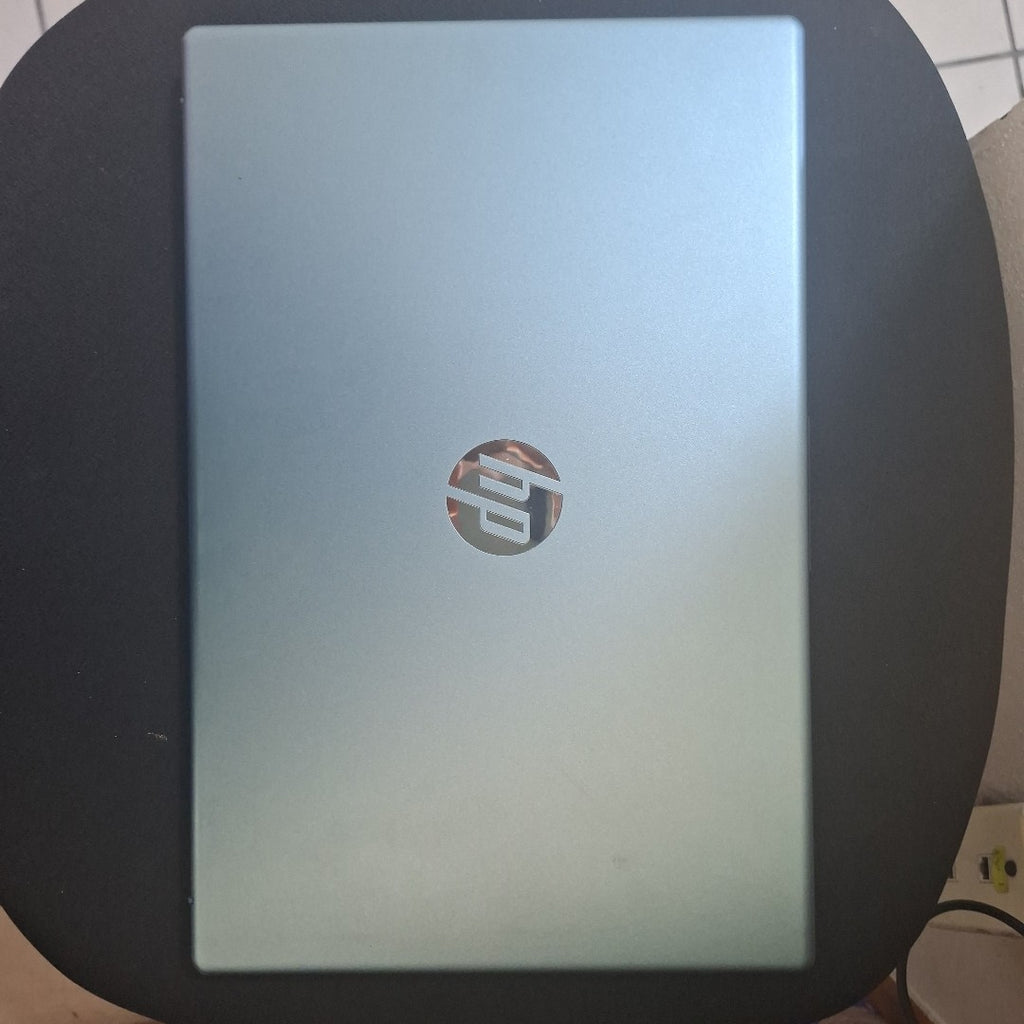 LAPTOP HP 15-FD0231LA (2025) 512 GB SSD 8 GB RAM (SEMINUEVO)