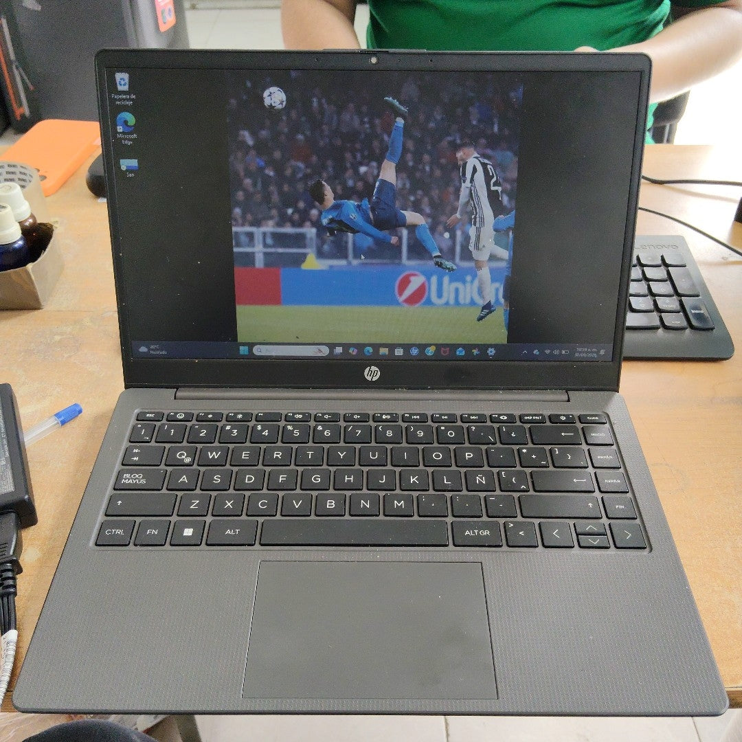 LAPTOP HP 245 G10 (2025) 256 GB SSD 8 GB RAM (SEMINUEVO)