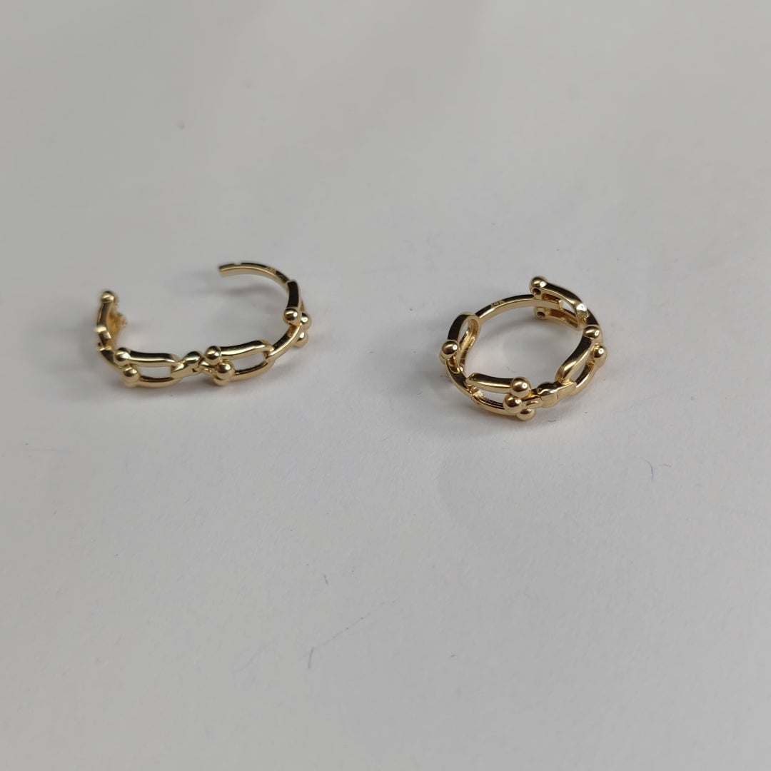 HUGGIES ORO 14K 2.4 (NUEVO)