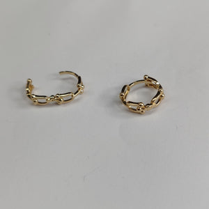 HUGGIES ORO 14K 2.4 (NUEVO)