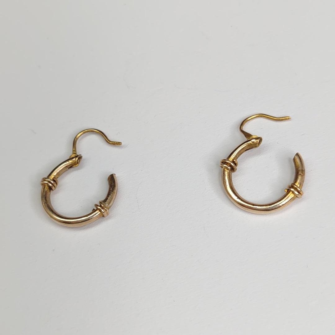 ARETES PAR ORO 8 K 1.4 GRMS (SEMINUEVO)