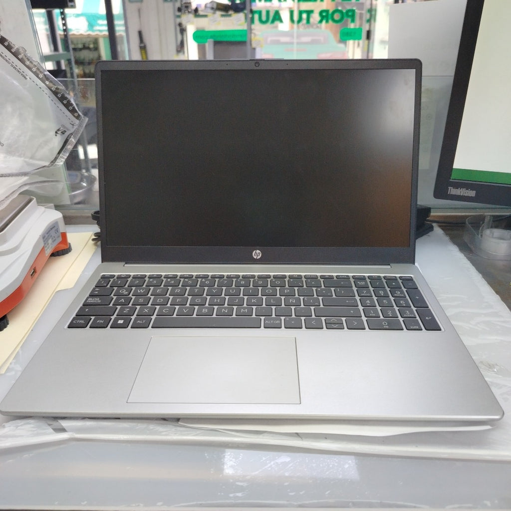 LAPTOP HP 255 G10 (2025) 512 GB SSD 8 GB RAM (SEMINUEVO)