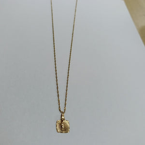 CADENA,MEDALLA RELIGIOSA ORO 10 K 1,80 GRMS (SEMINUEVO)