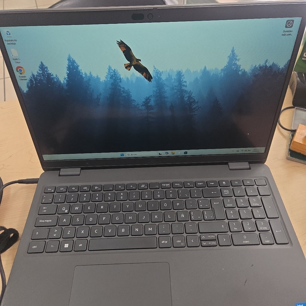 LAPTOP DELL LATITUDE 3540 (2024) 512 GB SSD 16 GB RAM (SEMINUEVO)