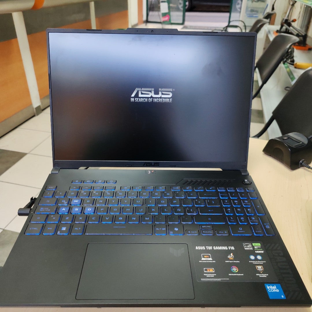 LAPTOP ASUS TUF GAMING F16 FX607VJ-RL023W (2025) 1 TB SSD 16 GB RAM (SEMINUEVO)