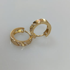 ARETES HUGGIES CON CIRCONIAS 14K 2.2 GR (NUEVO)