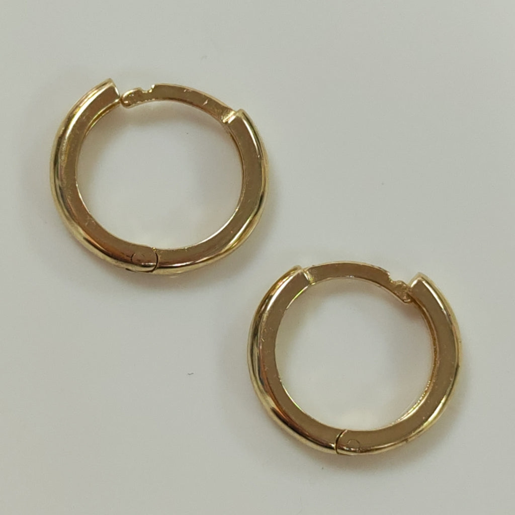 ARETES HUGGIES LISAS 14K 1.4 GR (NUEVO)