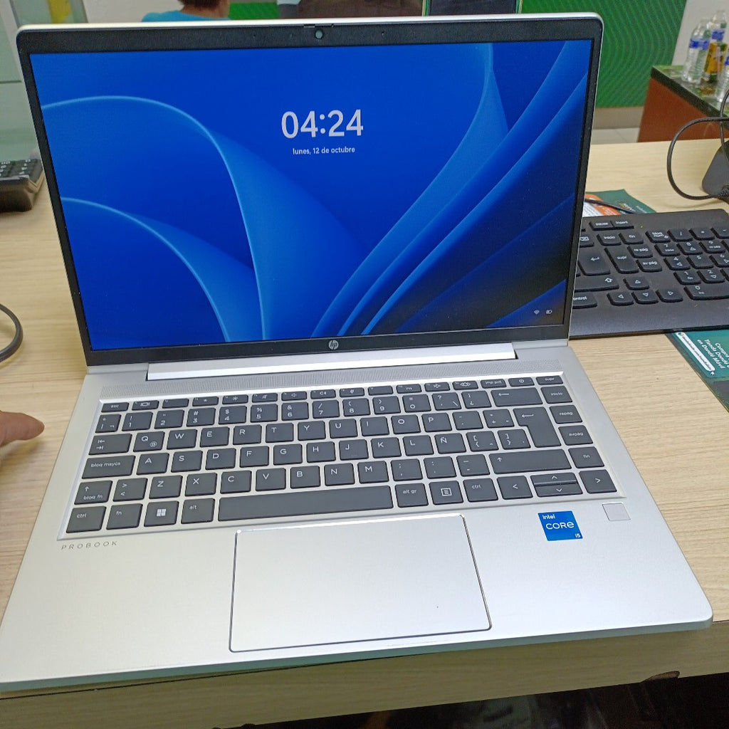 LAPTOP HP PROBOOK 440 G10 (2024) 512 GB SSD 16 GB RAM (SEMINUEVO)