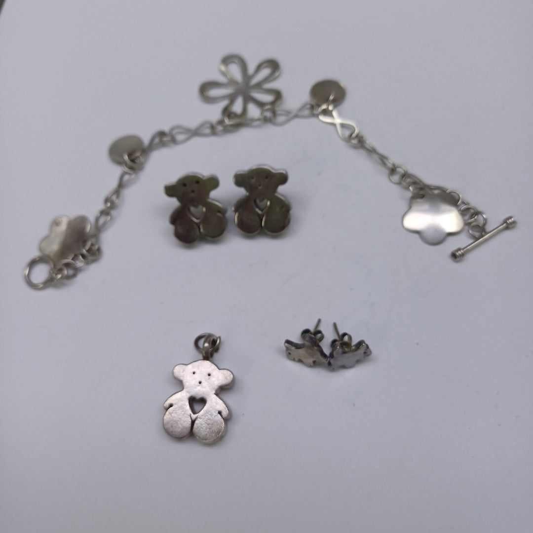 ARETES PAR, DIJE, PULSERA PLATA 19.4 GRMS (SEMINUEVO)