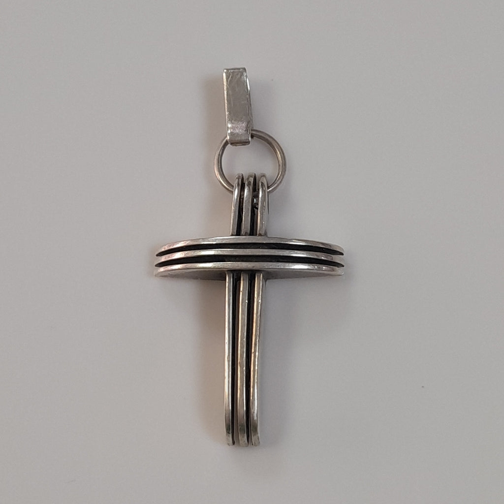 CRUZ, DIJE PLATA 8.4 GRMS (SEMINUEVO)
