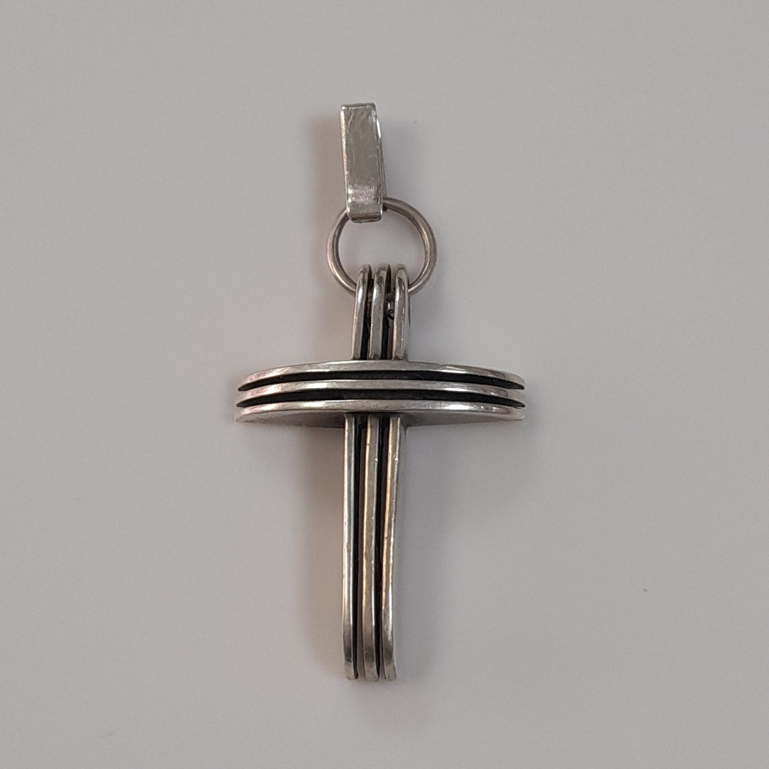 CRUZ, DIJE PLATA 8.4 GRMS (SEMINUEVO)