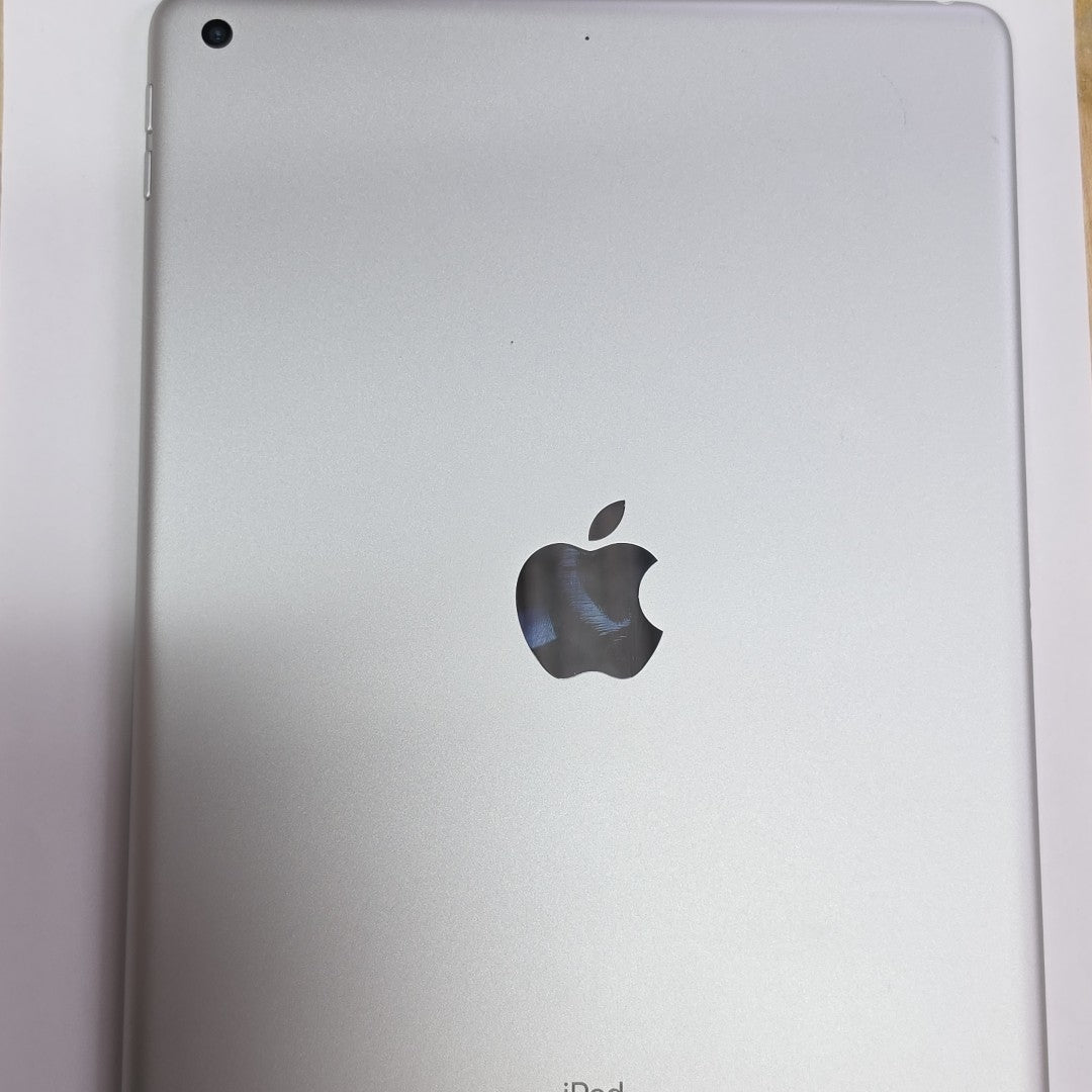 TABLETA APPLE IPAD 9 A2602 64 GB 3 GB RAM (SEMINUEVO)