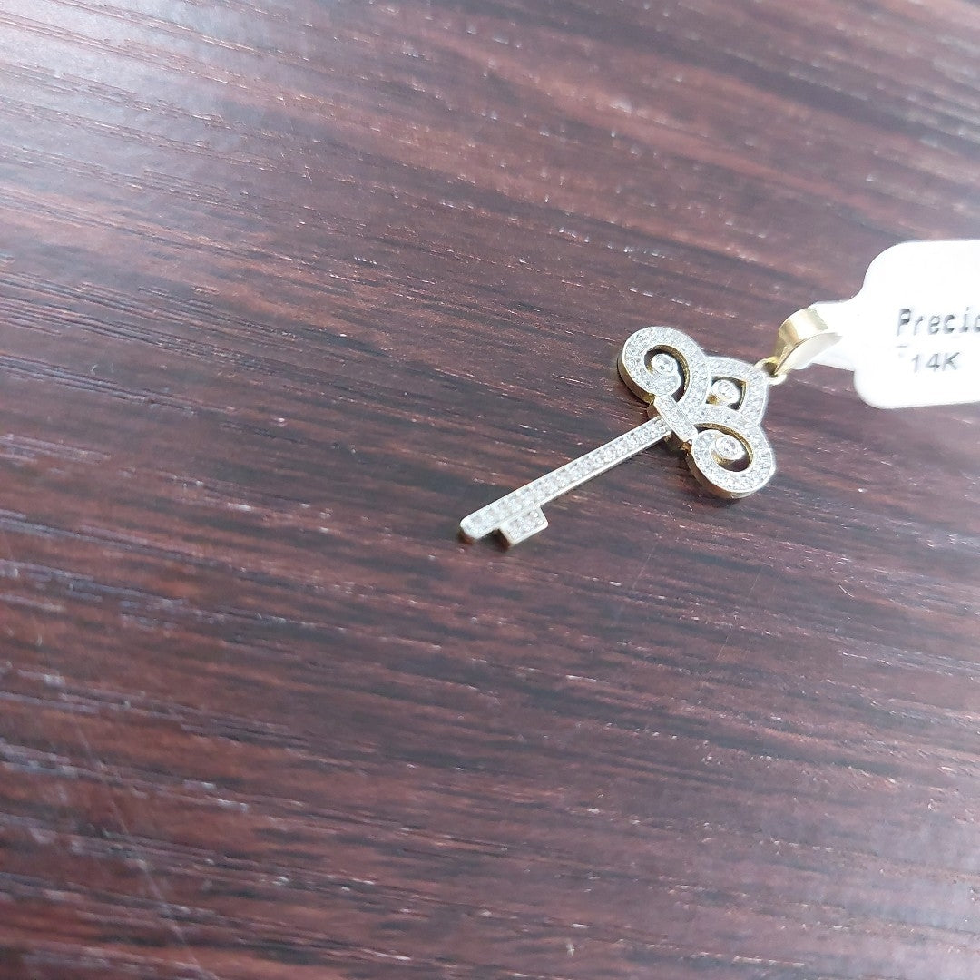 DIJE LLAVE C CIRCONIAS 14K 1.6 GR (NUEVO)