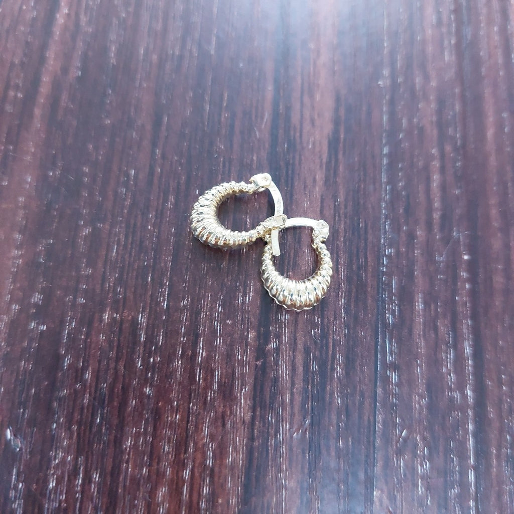 ARETES ARRACADA ESTRIADAS 14K 1.1 GR (NUEVO)