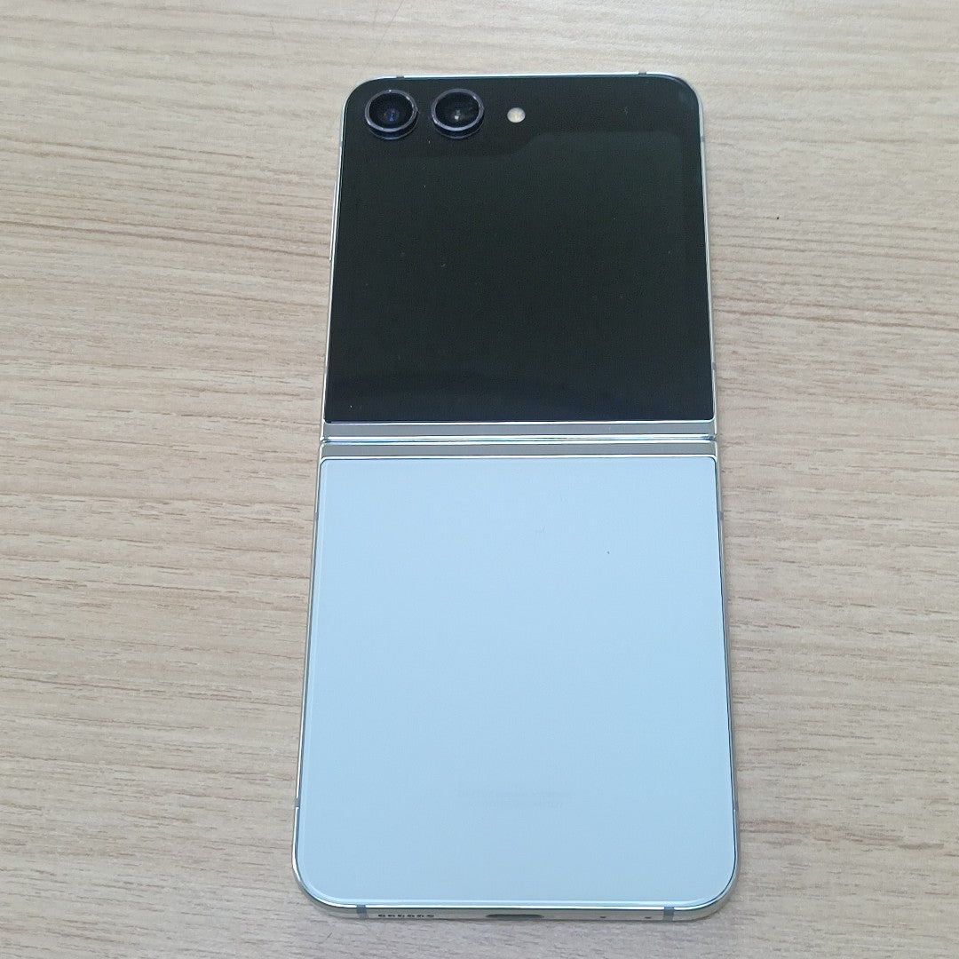CELULAR SAMSUNG GALAXY Z FLIP 5 SM-F731B (2023) 512 GB 8 GB RAM (SEMINUEVO)