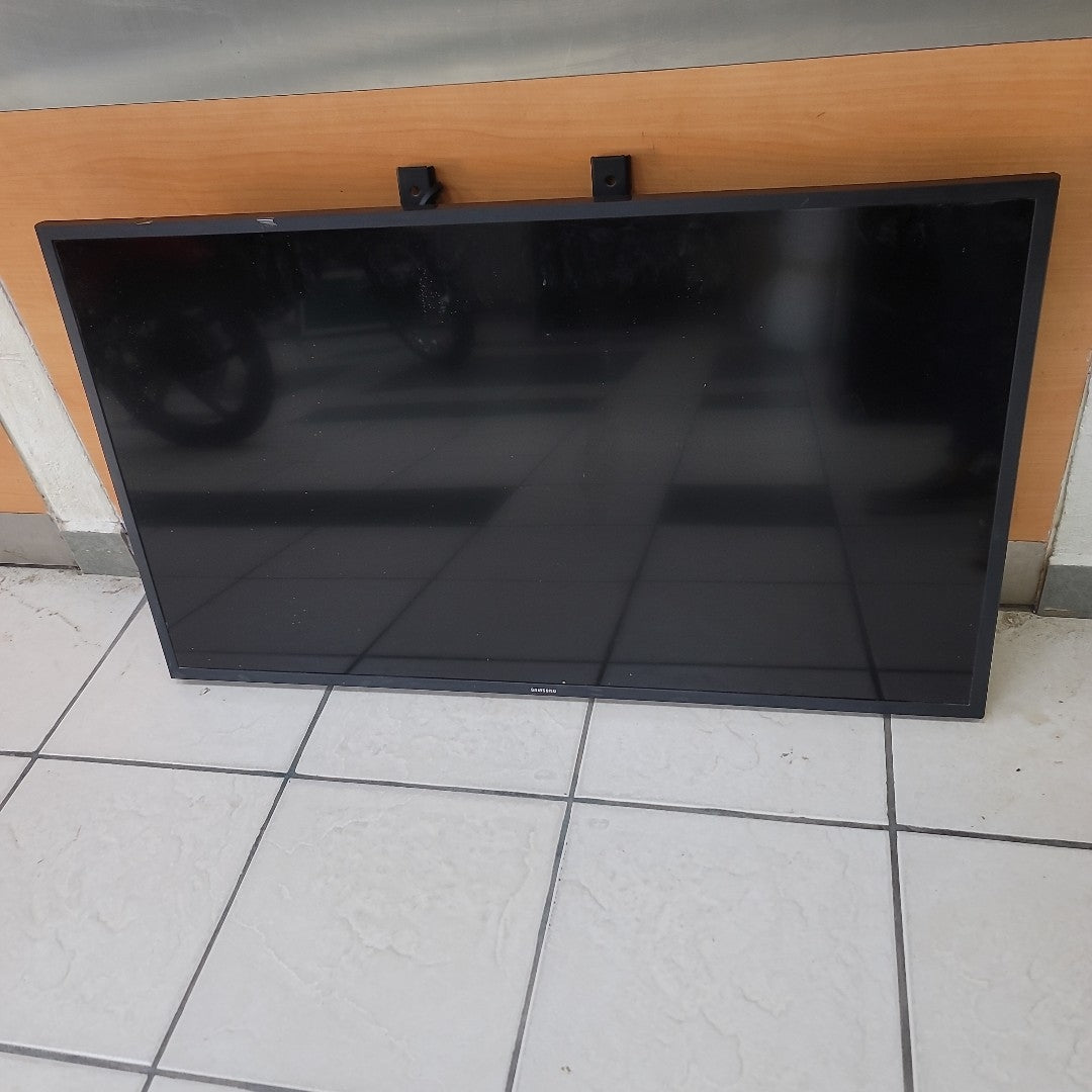 PANTALLA SAMSUNG BE43T-M (2023) 43" LED FULL HD (SEMINUEVO)