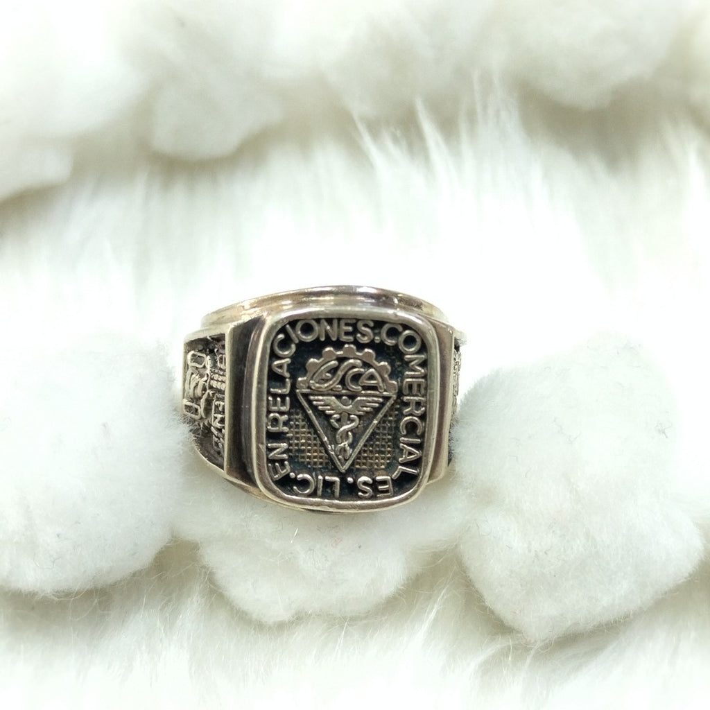 ANILLO DE GRADUACIÓN ORO, ORO BLANCO 10 K 22.9 GRMS (SEMINUEVO)