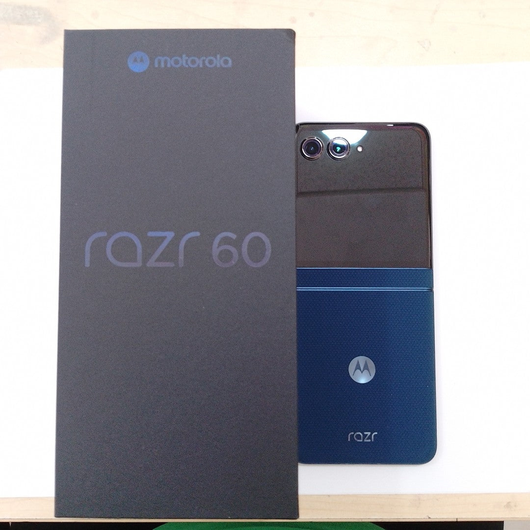 CELULAR MOTOROLA RAZR 60 XT2553-1 (2025) 512 GB 12 GB RAM (SEMINUEVO)