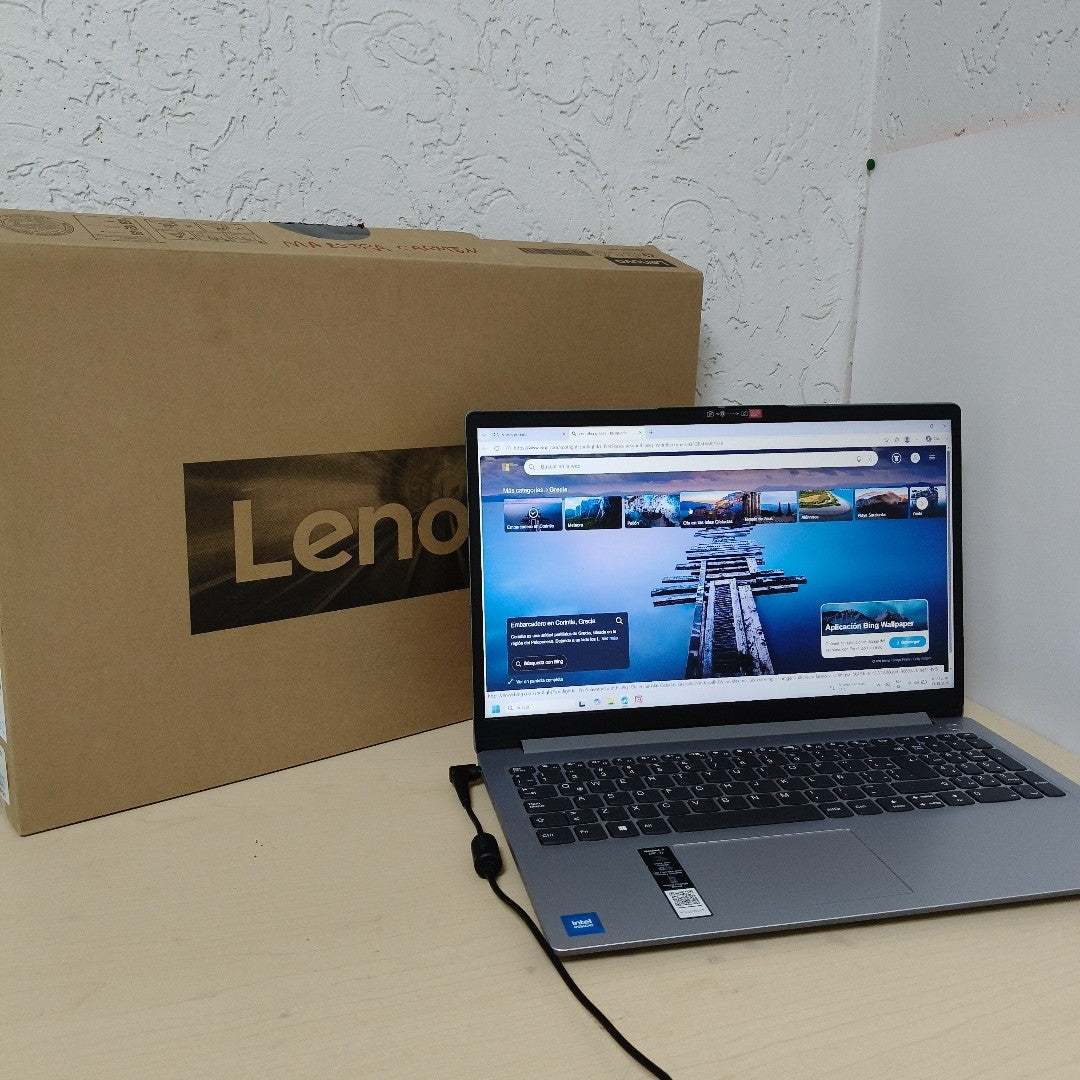 LAPTOP LENOVO IDEAPAD 1 15IGL7 (2024) 256 GB SSD 8 GB RAM (SEMINUEVO)