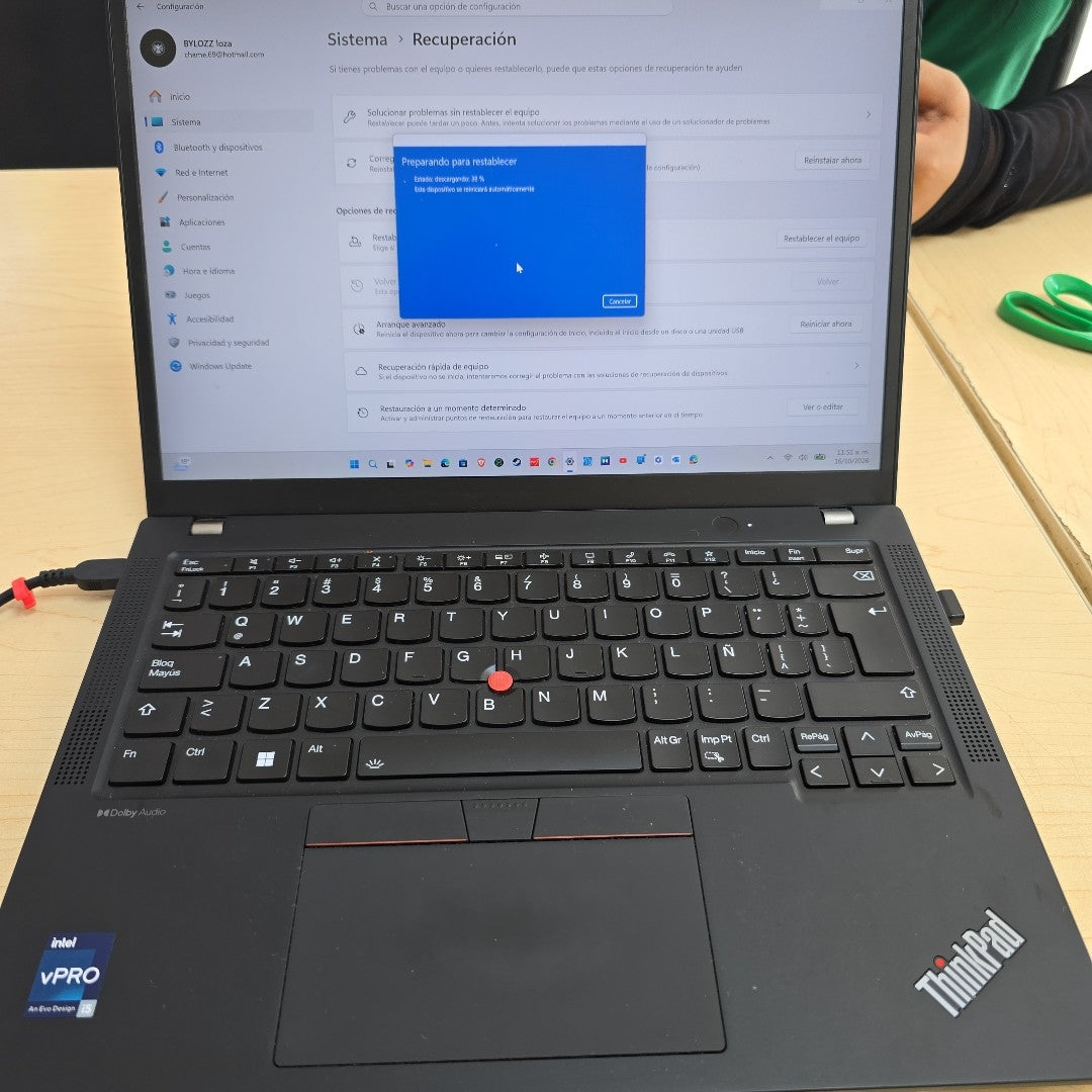 LAPTOP LENOVO THINKPAD X13 GEN 4 (2023) 256 GB SSD 32 GB RAM (SEMINUEVO)