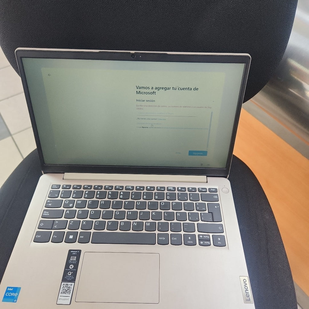 LAPTOP LENOVO IDEAPAD 3 14ITL6 (2023) 1 TB + 256 GB SSD 8 GB RAM (SEMINUEVO)