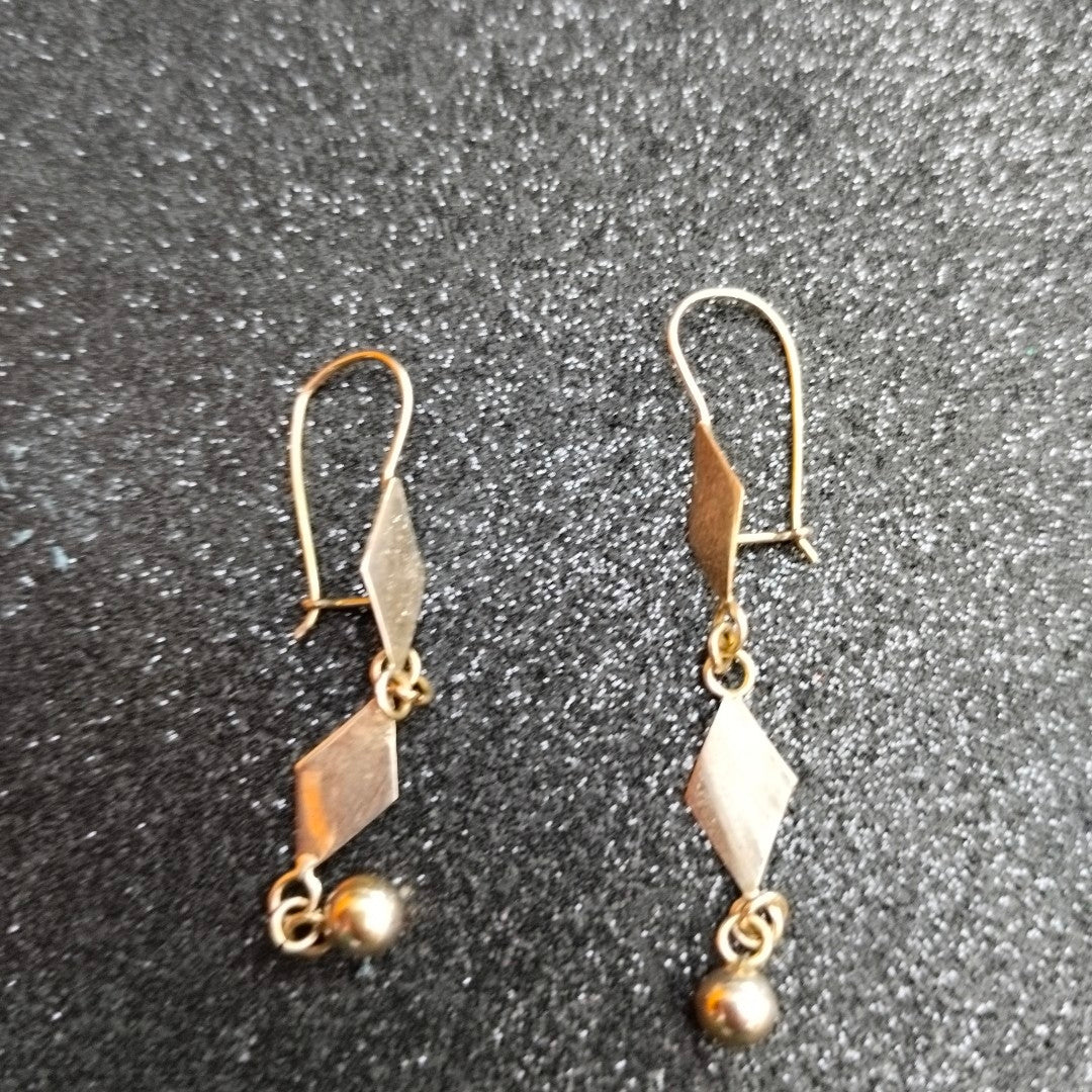 ARETES PAR ORO 8 K 1.8 GRMS (SEMINUEVO)