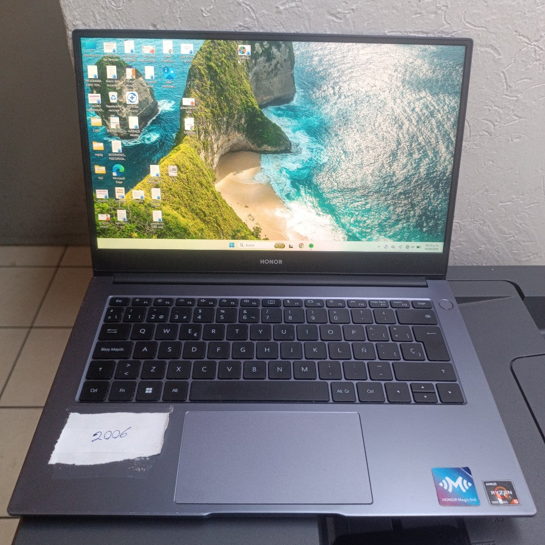 LAPTOP HONOR MAGICBOOK 14 NMH-WDQ9HN (2022) 512 GB SSD 8 GB RAM (SEMINUEVO)