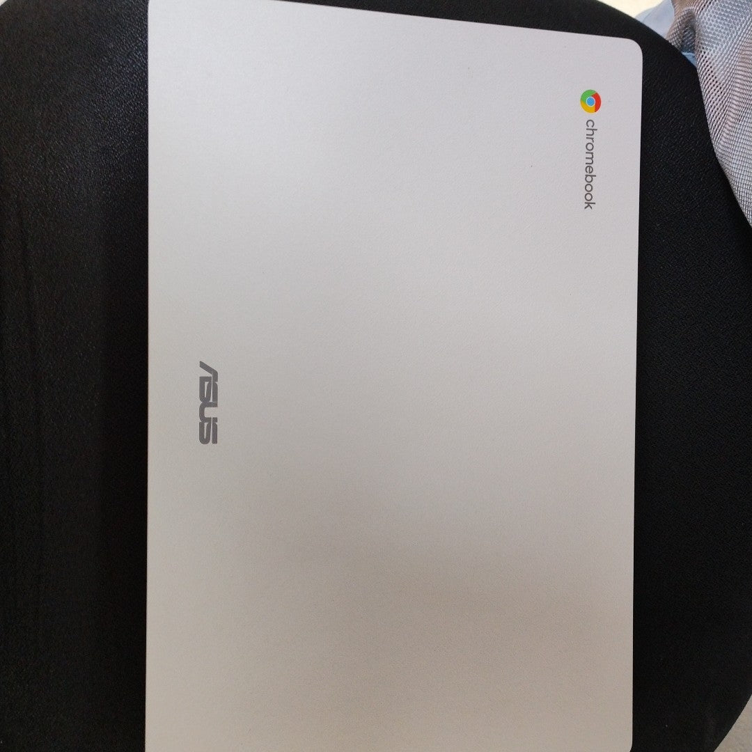 LAPTOP ASUS CROMEBOOK CX1405CTA C8G128-C1 (2025) 128 GB 8 GB RAM (SEMINUEVO)
