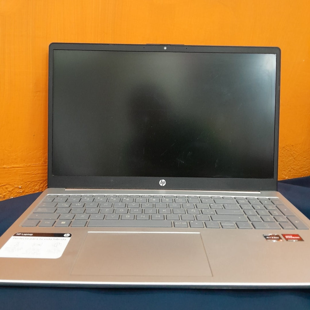 LAPTOP HP 15-FC0068LA (2024) 512 GB SSD 8 GB RAM (SEMINUEVO)