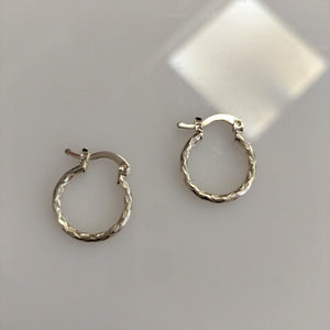 ARETES ARRACADAS TRENZADAS 14K 18 1.6 GR (NUEVO)