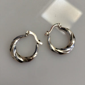 ARETES TEJIDO ARRACADA TRENZADA COMBINADA 14K 1.8 GR (NUEVO)