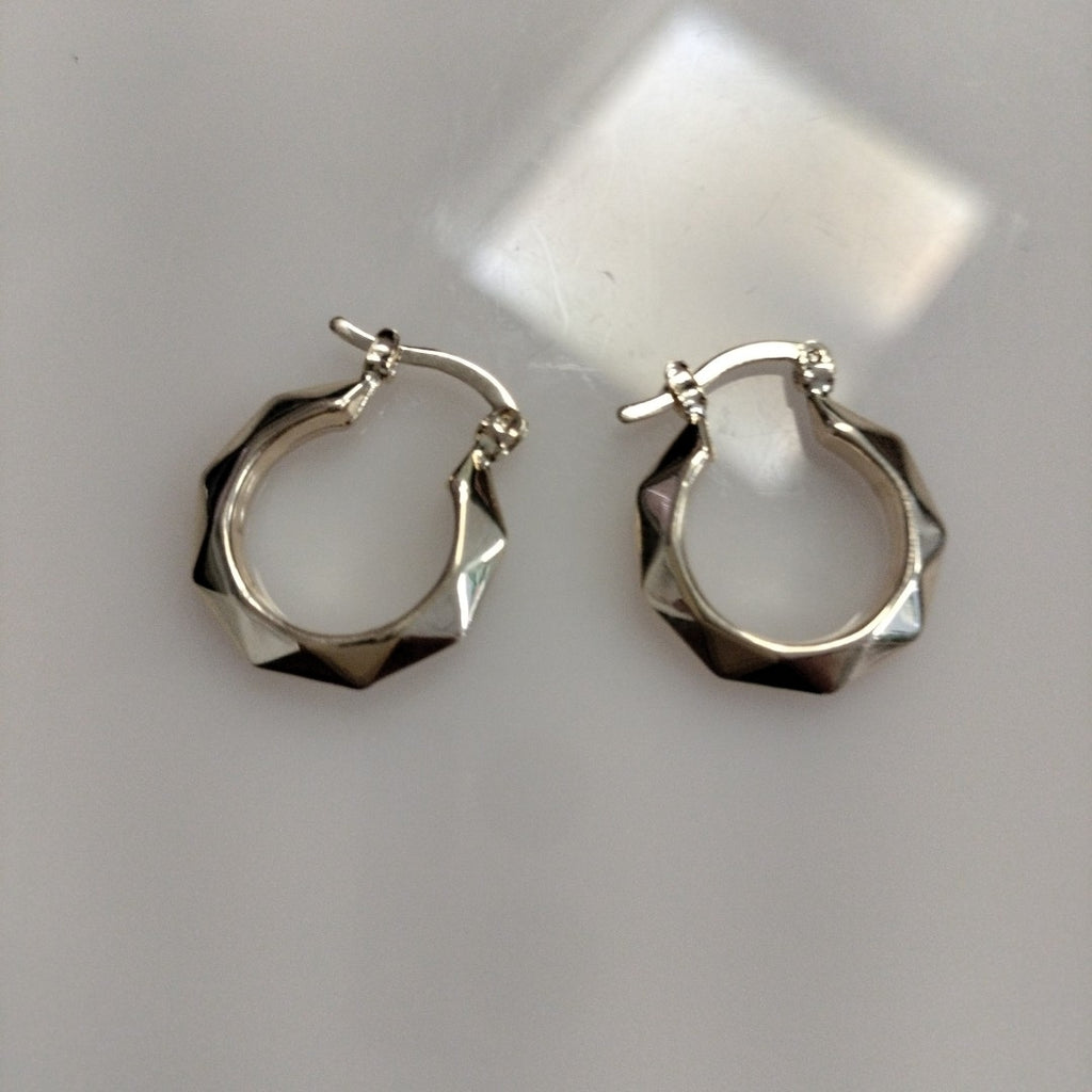 ARETES TEJIDO ARRACADAS FACETADAS 14K 1.7 GR (NUEVO)