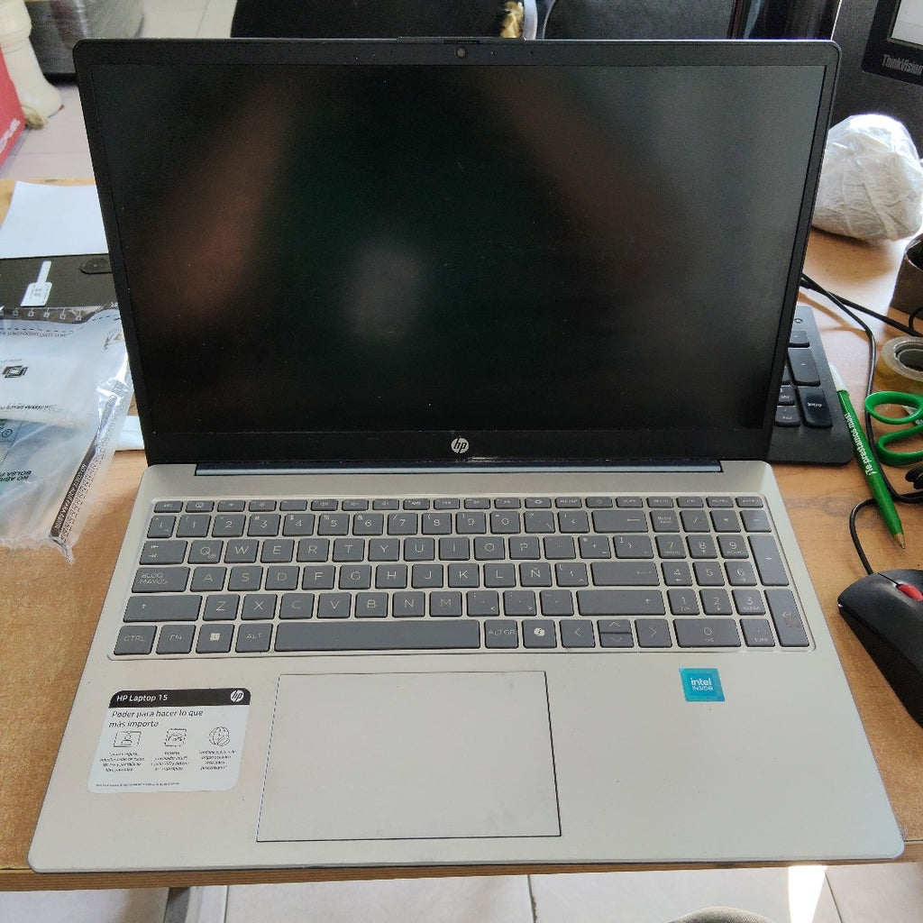 LAPTOP HP 15-FD0211LA (2025) 512 GB SSD 8 GB RAM (SEMINUEVO)