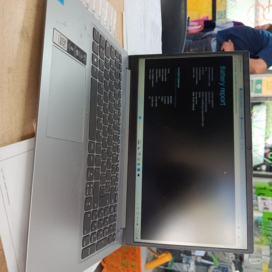 LAPTOP LENOVO IDEAPAD 1 15IGL7 (2024) 256 GB SSD 8 GB RAM (SEMINUEVO)