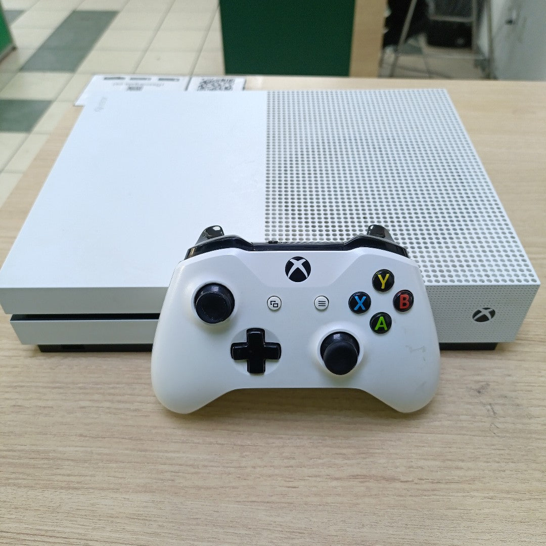 CONSOLA DE VIDEOJUEGO MICROSOFT XBOX ONE S 1 TB (SEMINUEVO)