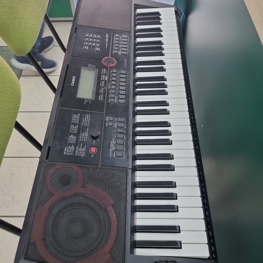 TECLADO CASIO CT-X3000 61 TECLAS PANTALLA LCD (SEMINUEVO)