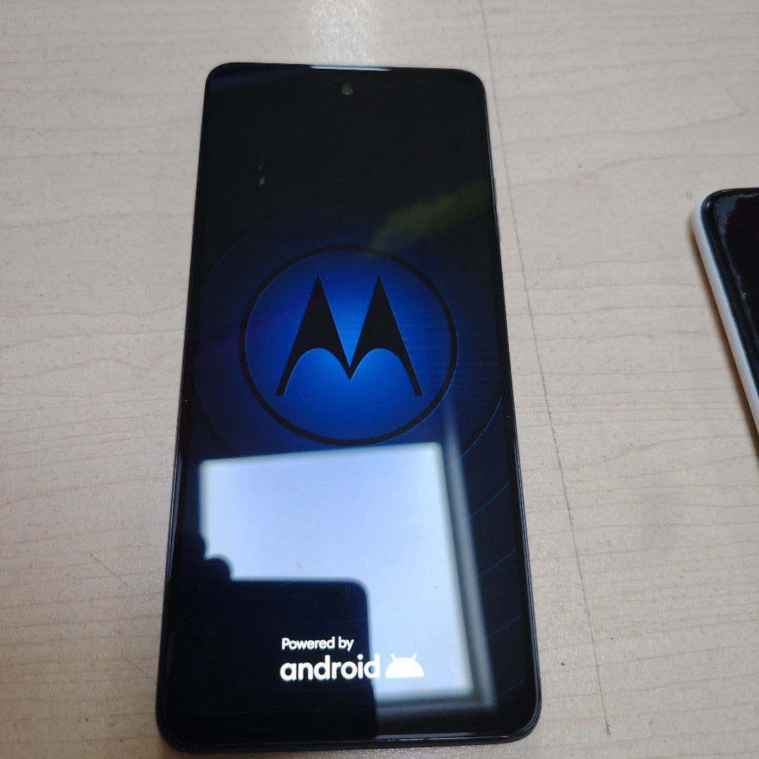 CELULAR MOTOROLA MOTO G24 XT2423-1 (2024) 128 GB 4 GB RAM (SEMINUEVO)
