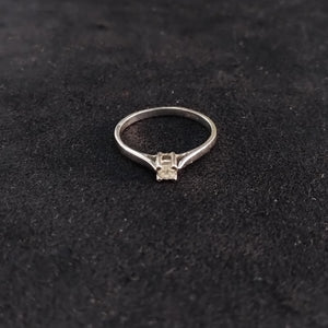 ANILLITO ORO BLANCO 14 K 1.6 GRMS (SEMINUEVO)