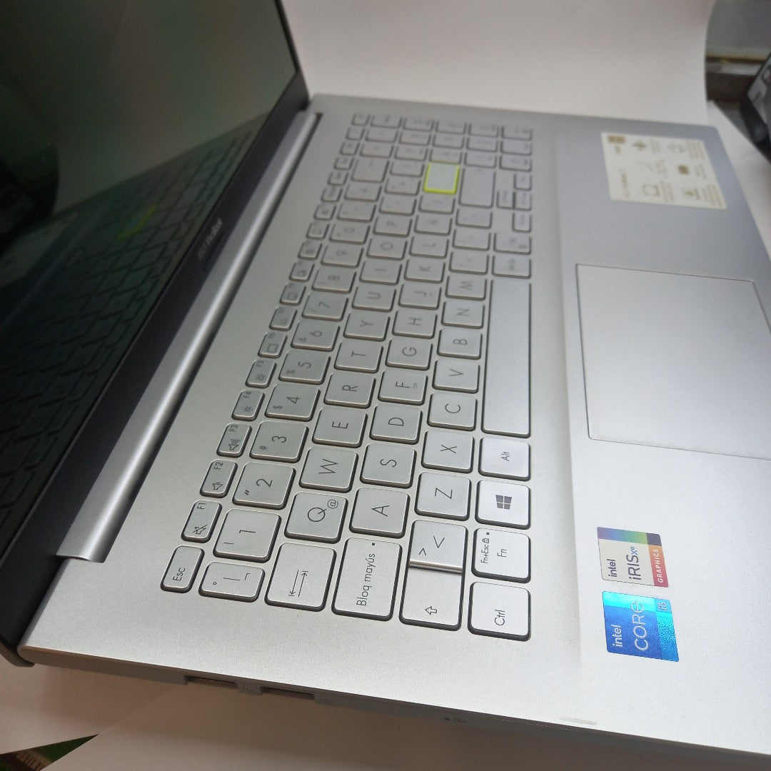 LAPTOP ASUS VIVOBOOK 15 K513EA-I58OLED (2021) (SEMINUEVO)